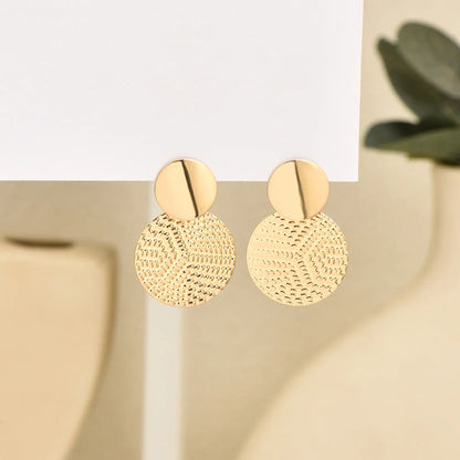 Metallic Geometric Earrings – Elegance and Trend in Every Detail