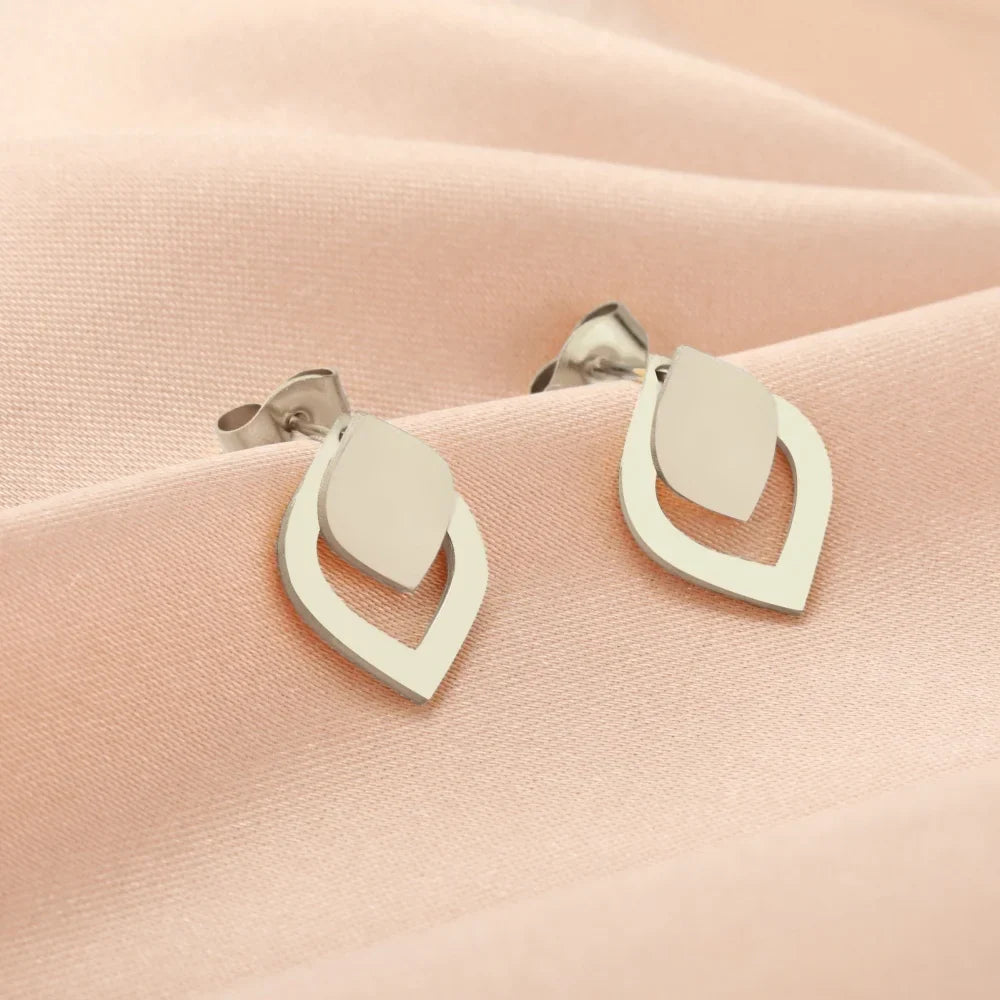 Water Drop Earrings – Delicacy and Sophistication