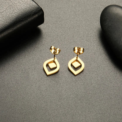 Water Drop Earrings – Delicacy and Sophistication