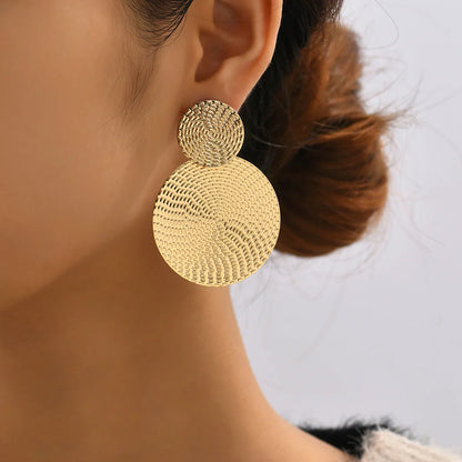 Metallic Geometric Earrings – Elegance and Trend in Every Detail